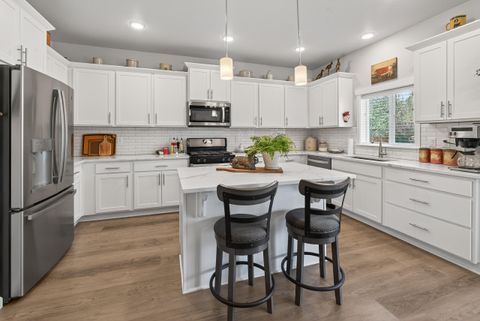 Tiny photo for 16512 Pine Creek Drive, La Pine, OR 97739 (MLS # 220224309)