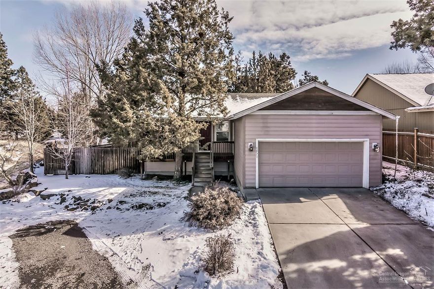 Great room floor plan offers lots of light, gas fireplace w/tile surround. Covered front porch, tile entryway, center island kitchen with wood grain cabinets, tile backsplash, crown molding, gas range, pantry & breakfast bar. Dining area offers brushed bronze lighting, designer paint colors throughout, gridded front windows & recessed lighting. Good sized master bedroom, vaulted ceilings & plant shelf. Fully fenced yard, underground sprinklers, stamped concrete patio, large storage area under the home.