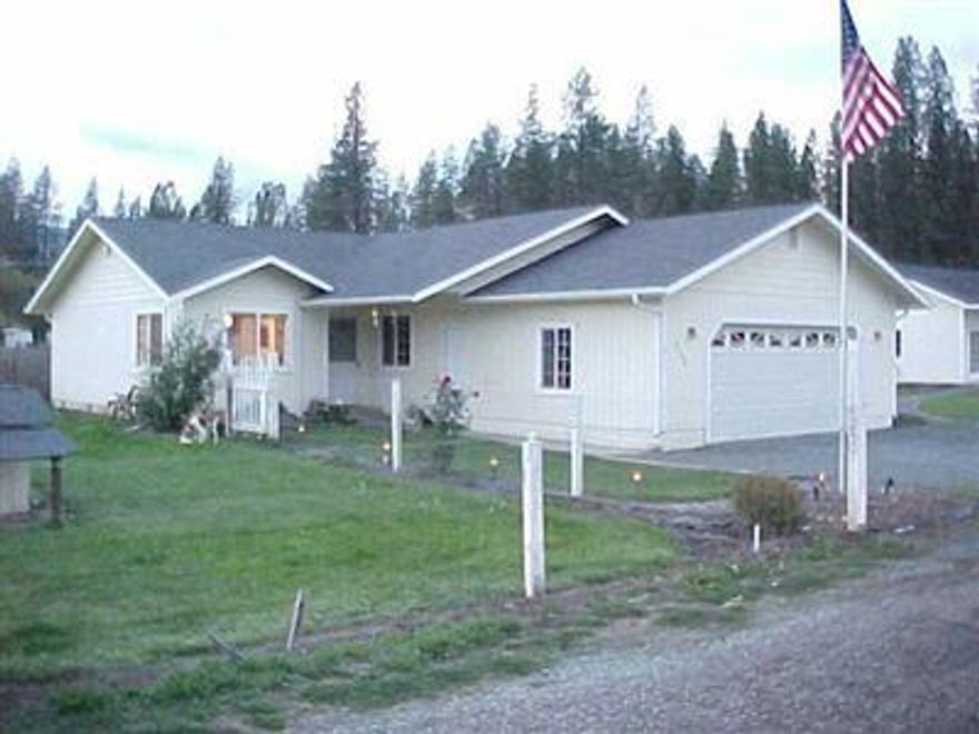 Owner Cell 659-2117. 2nd Agent Jonathan Stine 60-3542. Window Coverings In Office & D/R Excld, Blinds To Stay W/Hse. Well Kept Hm, Lite & Brite, Nice Flr Pln, Beaut Level Prop Also Has Finished Ofc Or Craft Rm. Xtra Shop 804 Sf.