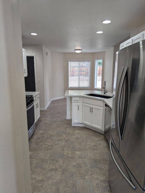 Tiny photo for 893 Rosemont Court, Klamath Falls, OR 97603 (MLS # 220211594)