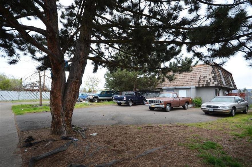 Each unit is 2 stories and fully fenced yards. Front unit has 2 bedrooms & 1 full bath room & has been updated with new flooring & walls & new appliances. Back unit has 2 bedrooms 1 full bathroom upstairs and a water closet downstairs.