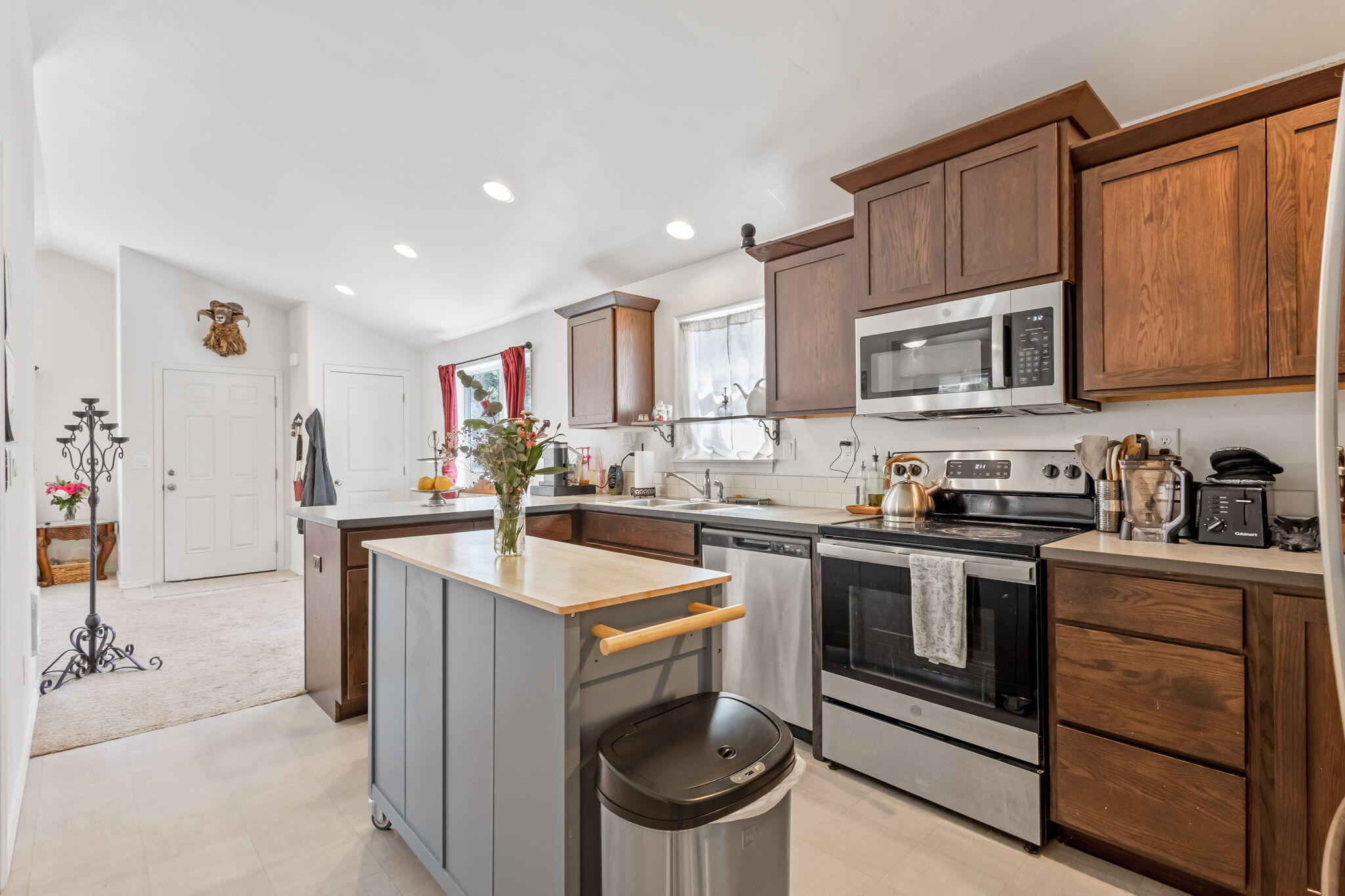 Bend, Oregon 97707, United States, 3 Bedrooms Bedrooms, ,2 BathroomsBathrooms,Residential,Active,115157