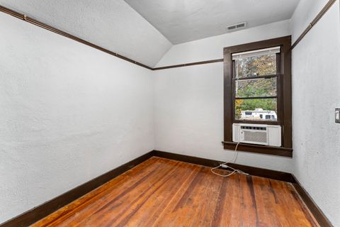 Tiny photo for 600 NW Elm Street, Grants Pass, OR 97526 (MLS # 220212192)