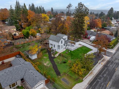 Tiny photo for 600 NW Elm Street, Grants Pass, OR 97526 (MLS # 220212192)