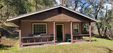 Photo of 11238 E Evans Creek Road, Rogue River, OR 97537 (MLS # 220215863)