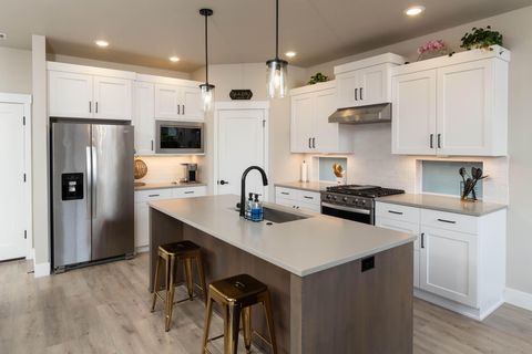 Tiny photo for 1199 NE Henry Drive, Prineville, OR 97754 (MLS # 220217155)