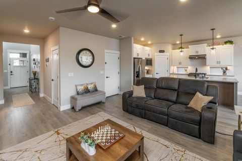 Tiny photo for 1199 NE Henry Drive, Prineville, OR 97754 (MLS # 220217155)