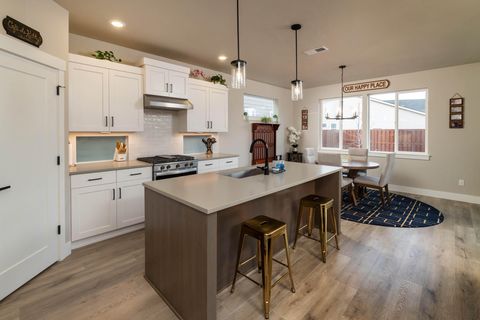 Tiny photo for 1199 NE Henry Drive, Prineville, OR 97754 (MLS # 220217155)