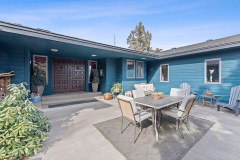 1686 NE Negus Way Redmond OR 97756