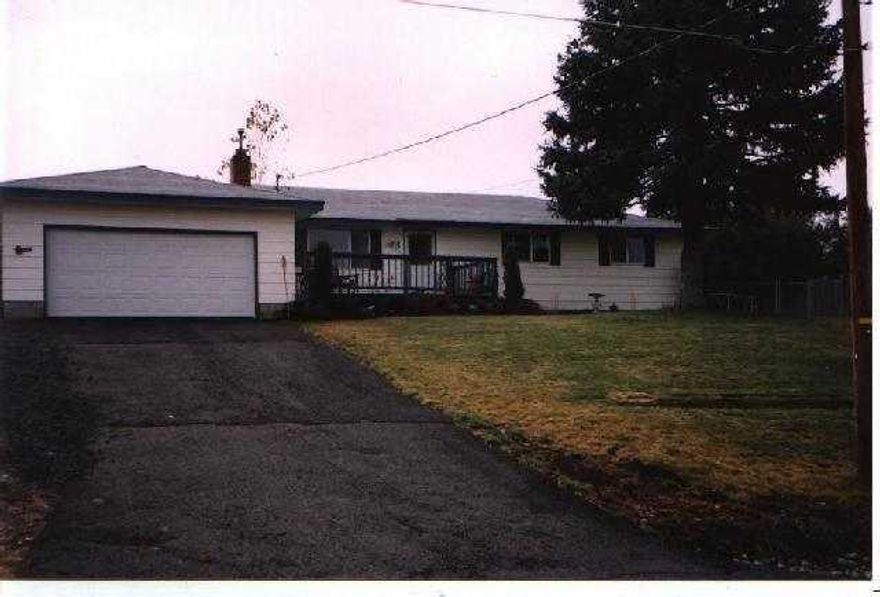 Tastefully Updated With Tile, Vinyl Windows, Simply A Pretty Home. Pellet Stove Insert, 2tax Lots 2400&2300, 30x40 Pole Barn Shop Nice Bak Yard W/Beautiful Patio . Dead End Street. Henly Schools. New Heat Pump.