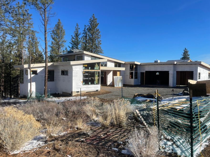 Astonishing single-level Mid Century Modern home built by award winning Structure Development NW. Located in the coveted resort community of Tetherow, this home sits on a large lot with mature Ponderosas. Open floor plan featuring floor to ceiling wood windows that flood the home with natural light and frame views of the rolling landscape. Kitchen showcases professional series appliances, oversized island, wet bar and a step-in pantry. Custom Cabinetry with engineered solid surface quartz countertops. Plank oak hardwood floors throughout main living areas. Luxury lighting and plumbing fixtures. Spacious primary suite with freestanding soaking tub, large walk-in closet, heated tile floor and curbless tile shower. Expansive private covered deck off main living area perfect for year round outdoor entertaining. Den situated near primary suite with ample separation from guest bedrooms. Triple-car epoxy coated garage, fully landscaped with smart irrigation. Earth Advantage certified.