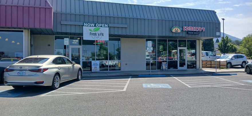 Be part of the Grants Pass Planet Fitness family of Tenants, including Jimmy John's Sandwiches and Eduardo's Tacos. This 850 sq. ft. space most recently operated as a fresh food restaurant. Tenant bonus with built-in traffic from Planet Fitness customers, as this suite is located adjacent to Planet Fitness's main entrance. Available now. Call for a tour today.