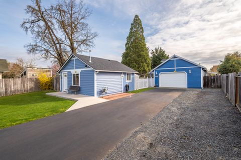 Tiny photo for 1055 SW Kokanee Lane, Grants Pass, OR 97527 (MLS # 220217145)