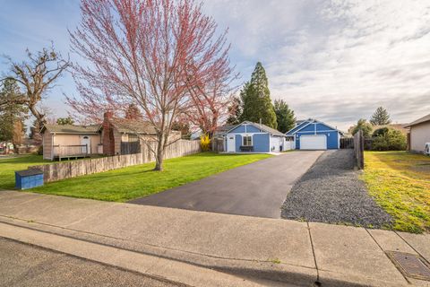 Tiny photo for 1055 SW Kokanee Lane, Grants Pass, OR 97527 (MLS # 220217145)