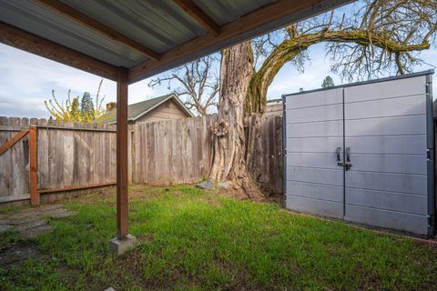 Tiny photo for 1055 SW Kokanee Lane, Grants Pass, OR 97527 (MLS # 220217145)