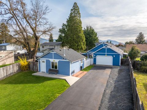 Tiny photo for 1055 SW Kokanee Lane, Grants Pass, OR 97527 (MLS # 220217145)