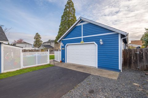 Tiny photo for 1055 SW Kokanee Lane, Grants Pass, OR 97527 (MLS # 220217145)