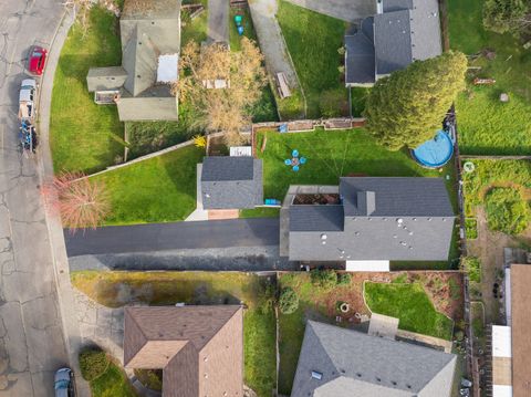 Tiny photo for 1055 SW Kokanee Lane, Grants Pass, OR 97527 (MLS # 220217145)