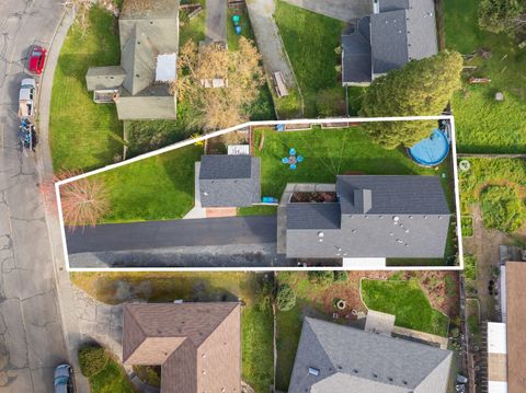 Tiny photo for 1055 SW Kokanee Lane, Grants Pass, OR 97527 (MLS # 220217145)