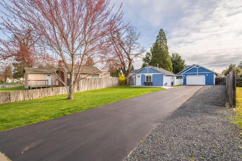Tiny photo for 1055 SW Kokanee Lane, Grants Pass, OR 97527 (MLS # 220217145)