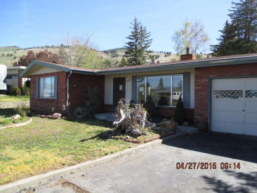 This Home Just Needs Some Tlc To Make It Attractive Inside And Out. Spacious Rooms, Fireplace And A Large Fenced Yard. Here Is Your Chance To Own An Affordable Home In Moyina Heights.