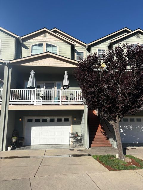 Photo of 1827 SW Hungry Hill Drive, Grants Pass, OR 97527 (MLS # 220220125)