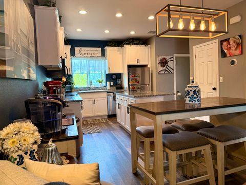 Tiny photo for 1827 SW Hungry Hill Drive, Grants Pass, OR 97527 (MLS # 220220125)