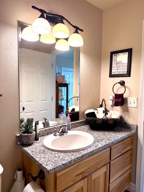 Tiny photo for 1827 SW Hungry Hill Drive, Grants Pass, OR 97527 (MLS # 220220125)