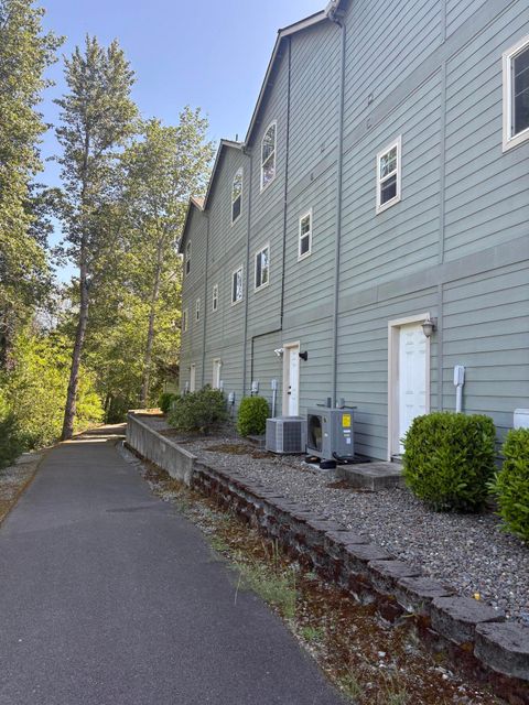 Tiny photo for 1827 SW Hungry Hill Drive, Grants Pass, OR 97527 (MLS # 220220125)