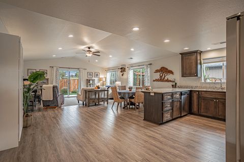 Tiny photo for 712 Nottingham Terrace, Eagle Point, OR 97524 (MLS # 220211825)