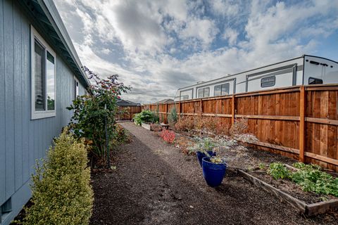 Tiny photo for 712 Nottingham Terrace, Eagle Point, OR 97524 (MLS # 220211825)