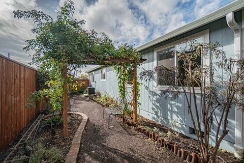 Tiny photo for 712 Nottingham Terrace, Eagle Point, OR 97524 (MLS # 220211825)