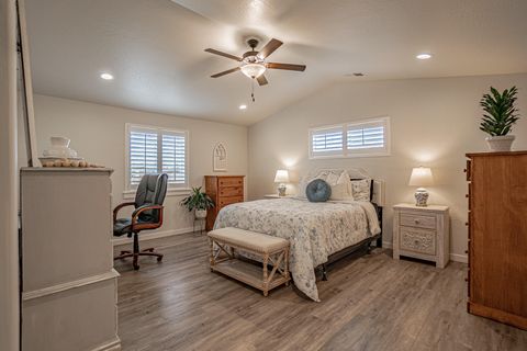 Tiny photo for 712 Nottingham Terrace, Eagle Point, OR 97524 (MLS # 220211825)