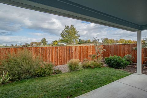 Tiny photo for 712 Nottingham Terrace, Eagle Point, OR 97524 (MLS # 220211825)