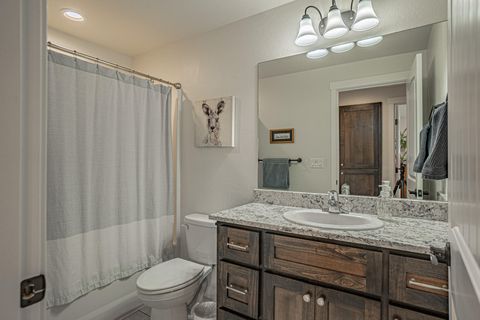 Tiny photo for 712 Nottingham Terrace, Eagle Point, OR 97524 (MLS # 220211825)