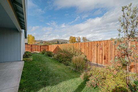 Tiny photo for 712 Nottingham Terrace, Eagle Point, OR 97524 (MLS # 220211825)