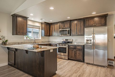 Tiny photo for 712 Nottingham Terrace, Eagle Point, OR 97524 (MLS # 220211825)