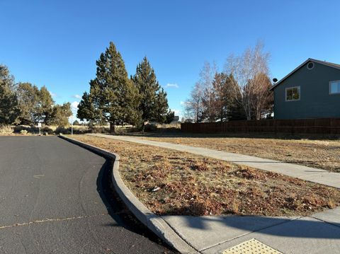 Tiny photo for 61698 Rigel Way, Bend, OR 97702 (MLS # 220212661)