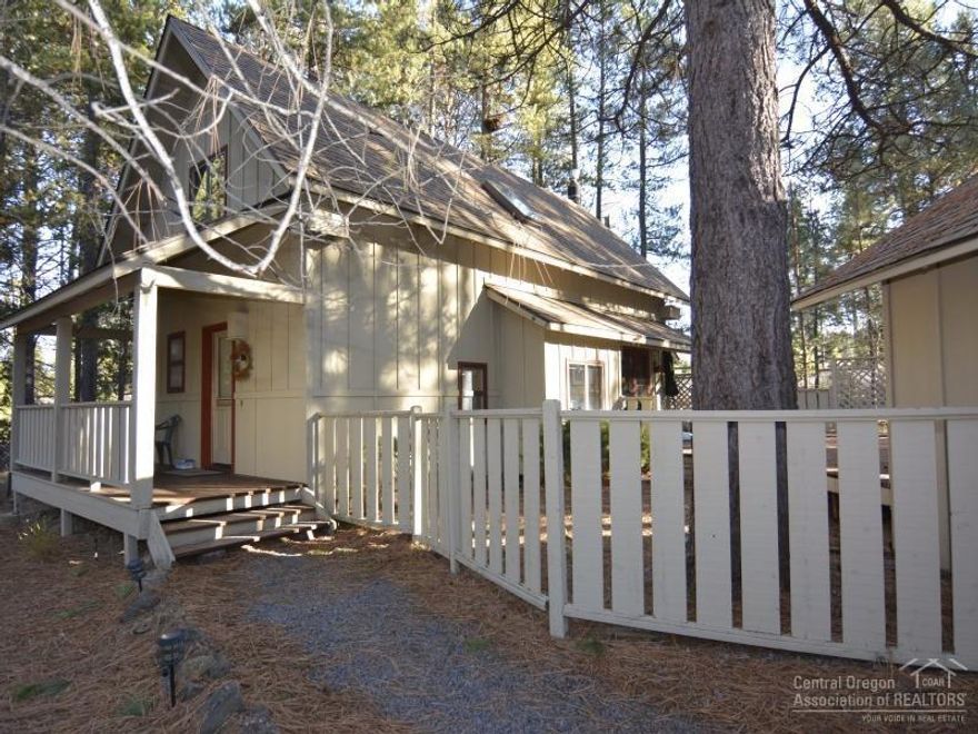 Beautifully maintained home built by Gary Hughes with private courtyard, covered deck and private hot tub. Wood beamed ceilings in the living room with river rock fireplace. Close to Sunriver Village Mall and SHARC Aquatic Center, 33 miles of paved bike paths, Big Deschutes River and Central Oregon High Lakes. make this home a place to start making family memories.