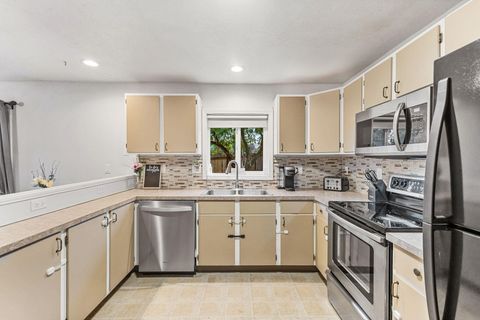 Tiny photo for 1487 SW Fairview Avenue, Dallas, OR 97338 (MLS # 220211693)