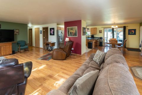 Tiny photo for 5128 SE Sioux Loop, Prineville, OR 97754 (MLS # 220219428)