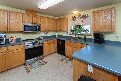 Tiny photo for 5128 SE Sioux Loop, Prineville, OR 97754 (MLS # 220219428)
