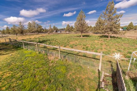 Tiny photo for 5128 SE Sioux Loop, Prineville, OR 97754 (MLS # 220219428)
