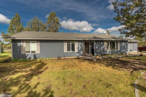 Photo of 5128 SE Sioux Loop, Prineville, OR 97754 (MLS # 220219428)