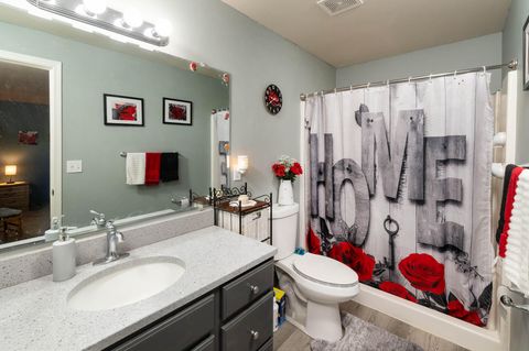 Tiny photo for 5128 SE Sioux Loop, Prineville, OR 97754 (MLS # 220219428)