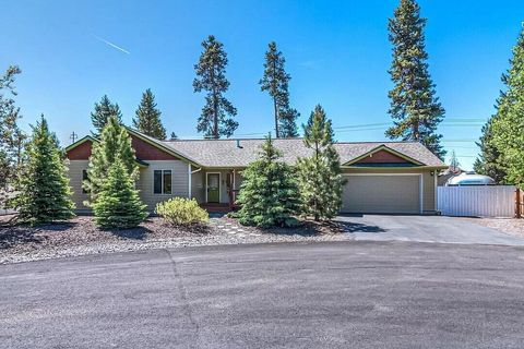Photo of 16691 Oakridge Place, La Pine, OR 97739 (MLS # 220211240) Photo of 16691 Oakridge Place, La Pine, OR 97739 (MLS # 220211240)