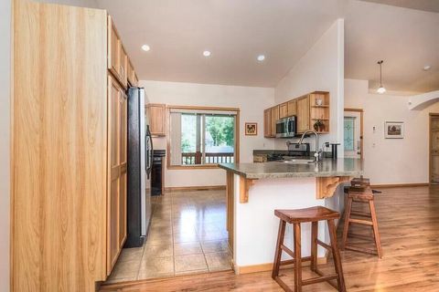 Tiny photo for 16691 Oakridge Place, La Pine, OR 97739 (MLS # 220211240)