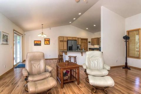 Tiny photo for 16691 Oakridge Place, La Pine, OR 97739 (MLS # 220211240)