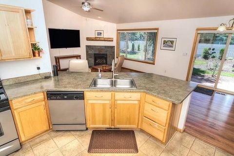 Tiny photo for 16691 Oakridge Place, La Pine, OR 97739 (MLS # 220211240)