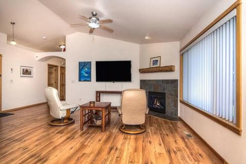 Tiny photo for 16691 Oakridge Place, La Pine, OR 97739 (MLS # 220211240)